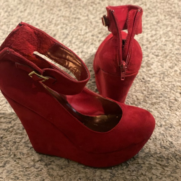 Red zip-up wedge heels - Picture 3 of 5